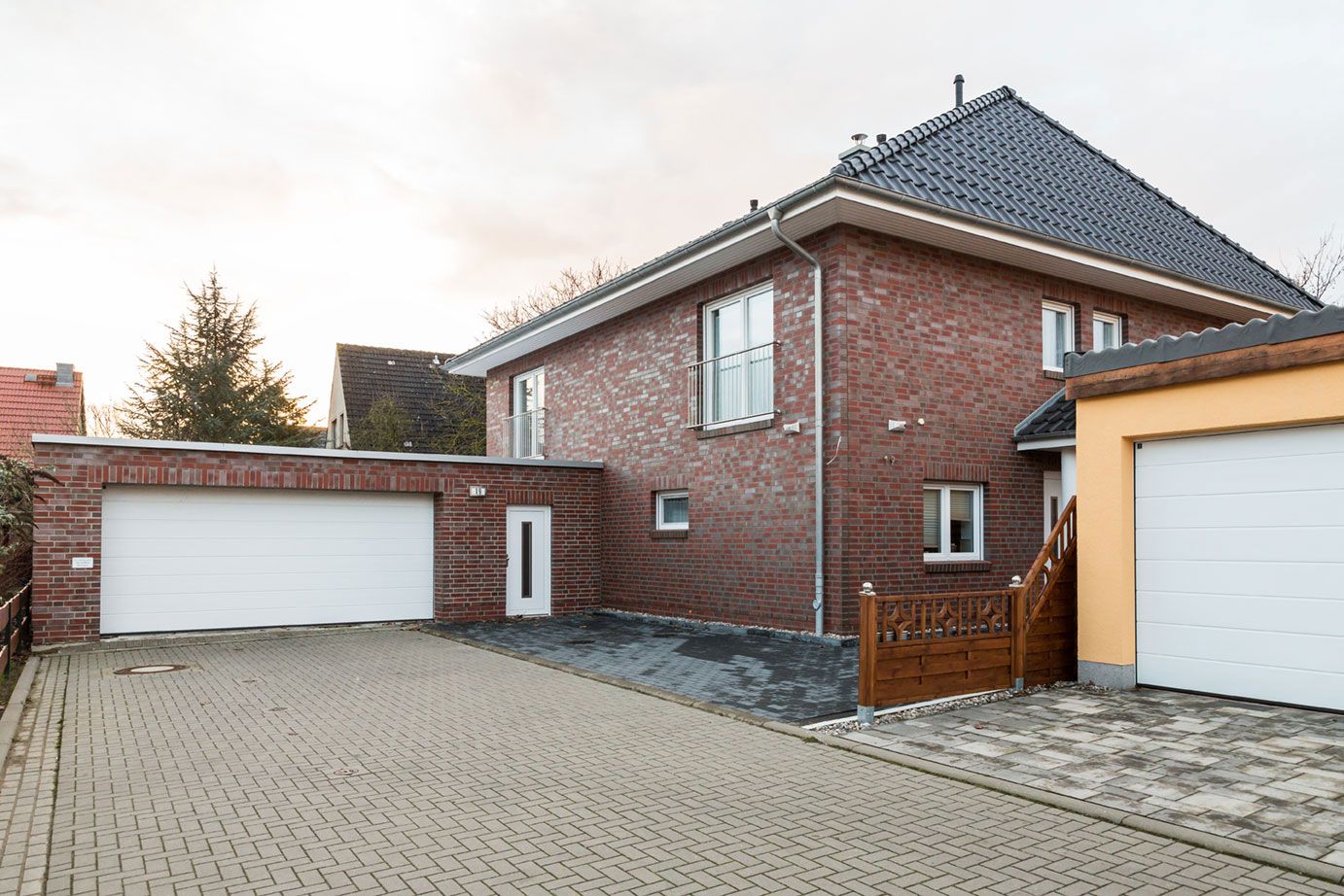 Klinkerhaus mit Doppelgarage am Weißbuchenweg